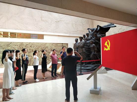 说明: D:\旅游管理系\支部宣传资料\2020.6.28“寻初心、守初心、践初心”活动\3716f57def910cbacb74af420725c6f.jpg